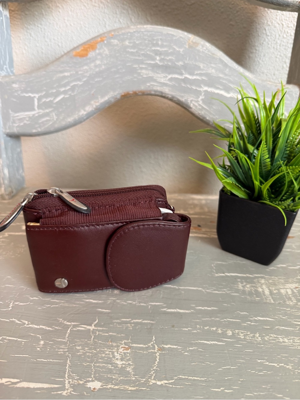 Travelon Maroon Zip Wallet with Branded Pulls - Picture 3 of 13
